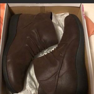 ***Brand new!!! Never worn memory foam***